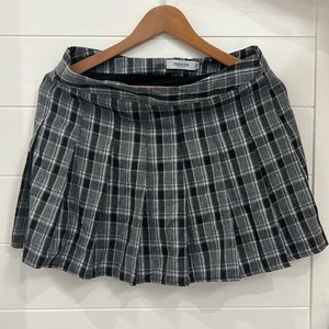 Black and Gray Pleated Plaid Mini Skirt
